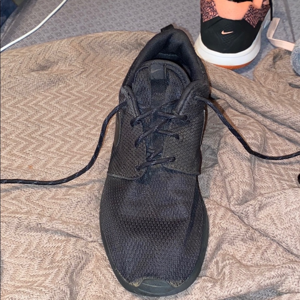Black roshes